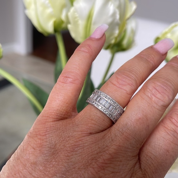 Beautiful Sterling Silver ring. Size 7 - Picture 4 of 4